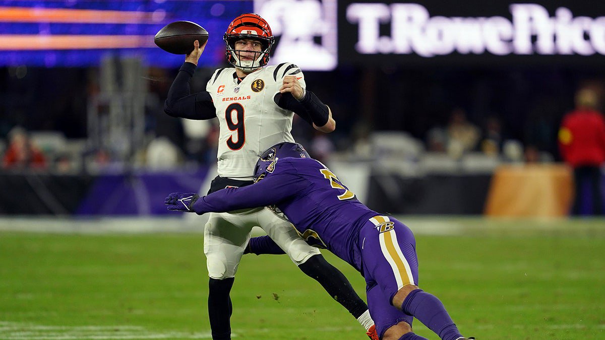 Kyle Van Noy pursues Joe Burrow