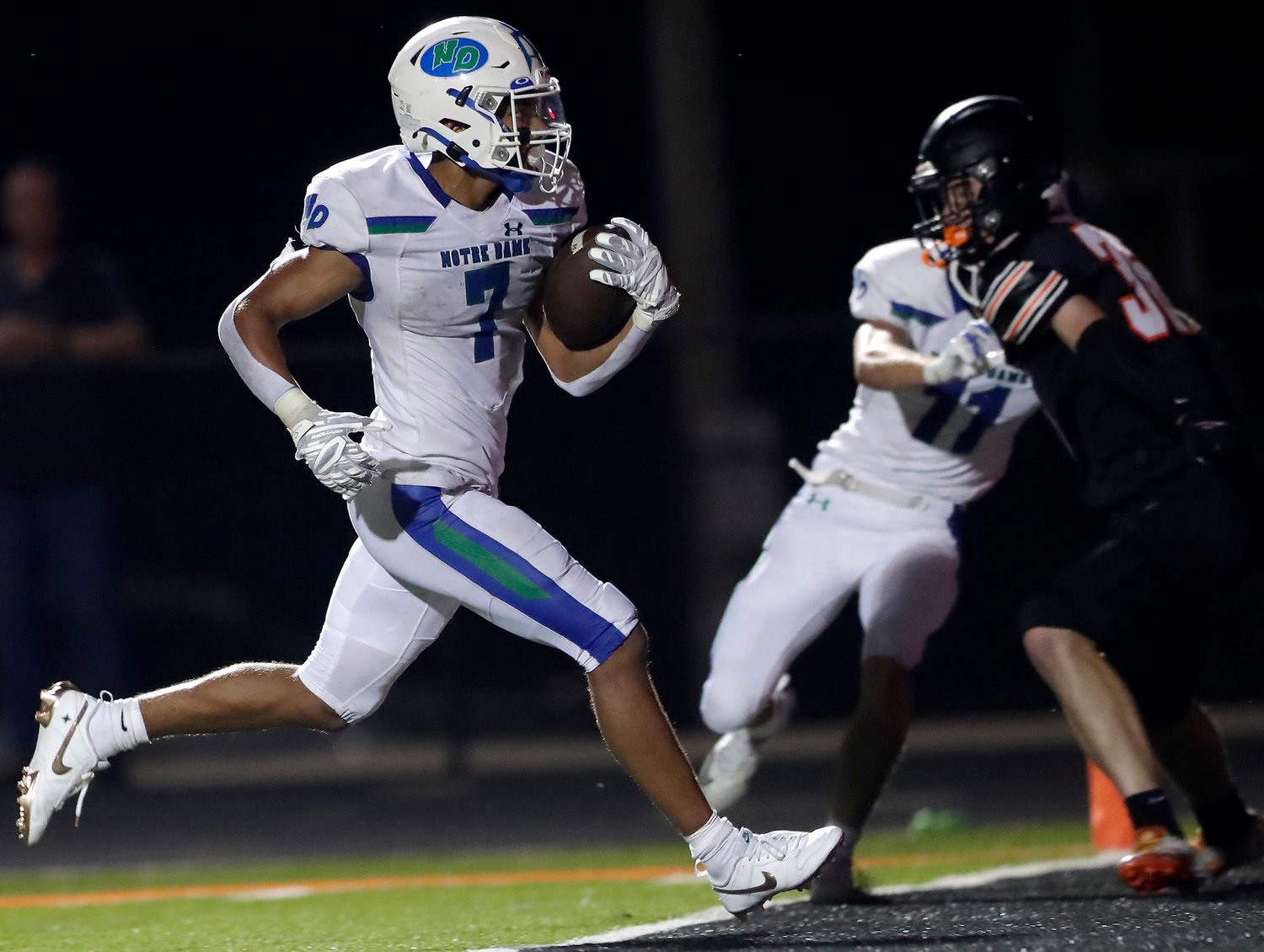 Green Bay Notre Dame Academy’s Kingston Allen (7) scores the game winning touchdown against Kaukauna High School during their football game on Thursday, August 21, 2025 in Kaukauna, Wisconsin. Notre Dame defeated Kaukauna 27-20.
Wm. Glasheen USA TODAY NETWORK-Wisconsin