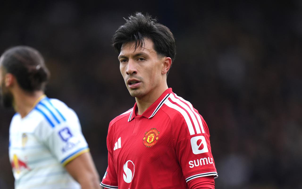 Michael Carrick lauds side's 'togetherness' despite Lisandro Martínez's explosive UCL interview
