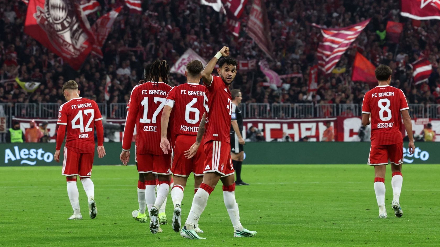 Luis Diaz jubelt nach seinem dritten Tor für Bayern gegen Leipzig
