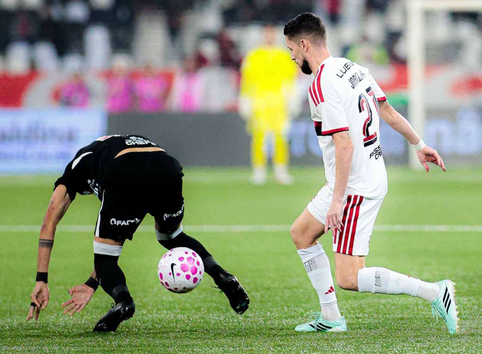 Jorginho em ação na goleada do Flamengo sobre o Vasco