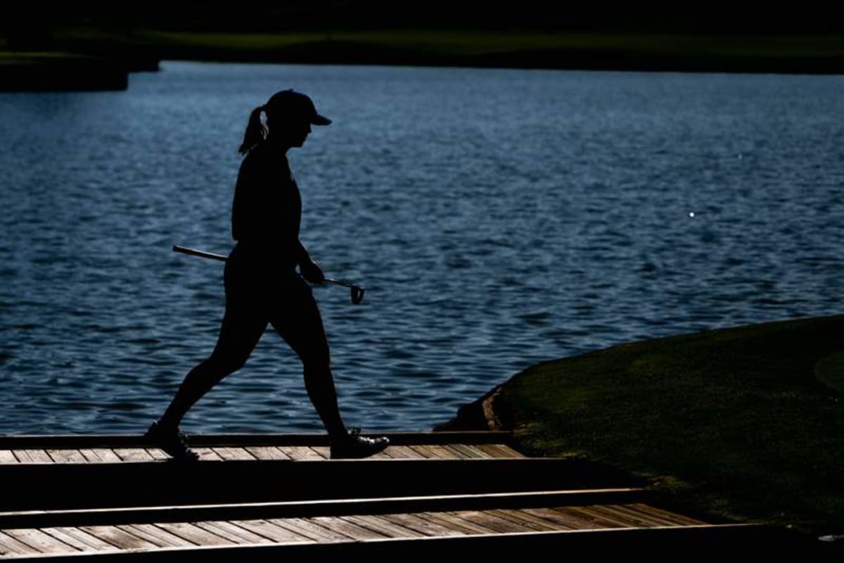 240810 The silhouette of Maja Stark of Sweden during the final round of the women s individual stroke play golf during day 15 of the Paris 2024 Olympic Games on August 10, 2024 in Paris Photo Petter Arvidson BILDBYRAN code PA PA0868 golf olympic games olympics os ol olympiska spel olympiske leker paris 2024 paris os paris ol bbeng dam genre PUBLICATIONxNOTxINxSWExNORxFINxDEN Copyright: PETTERxARVIDSON BB240810PA094 ©IMAGO/Bildbyran