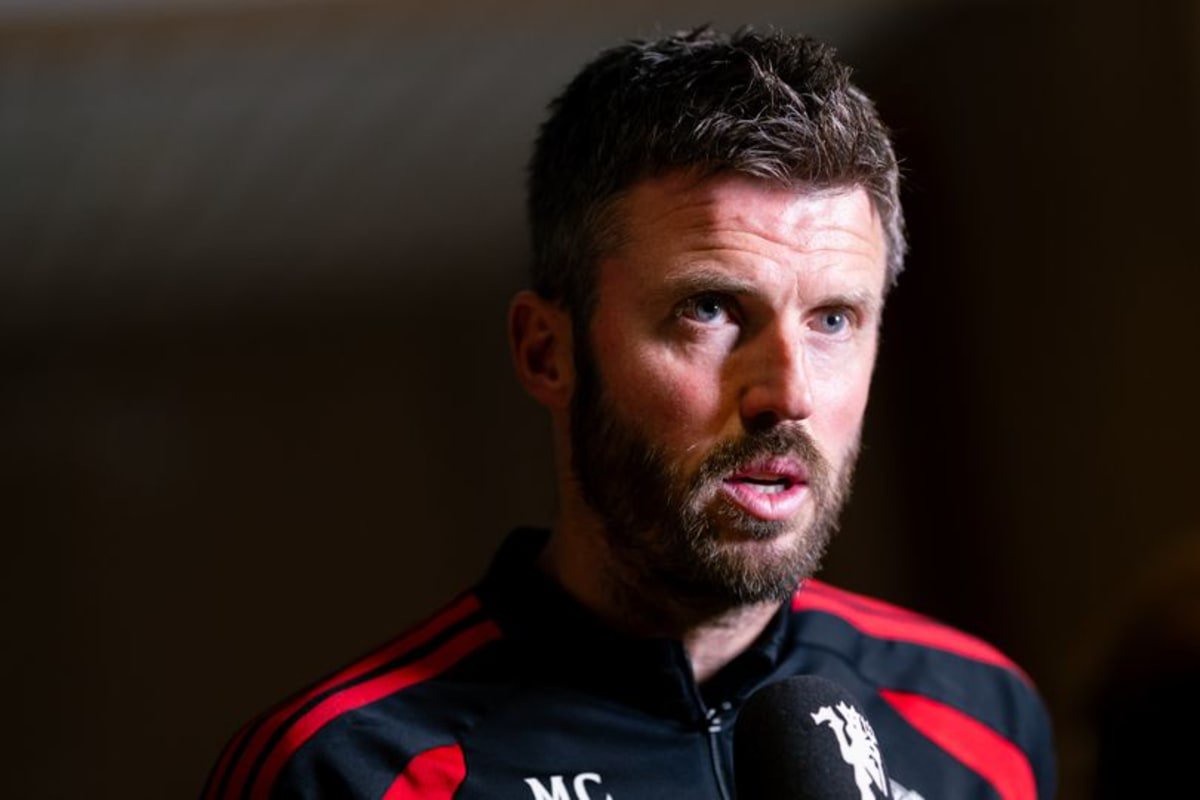 Head Coach Michael Carrick of Manchester United