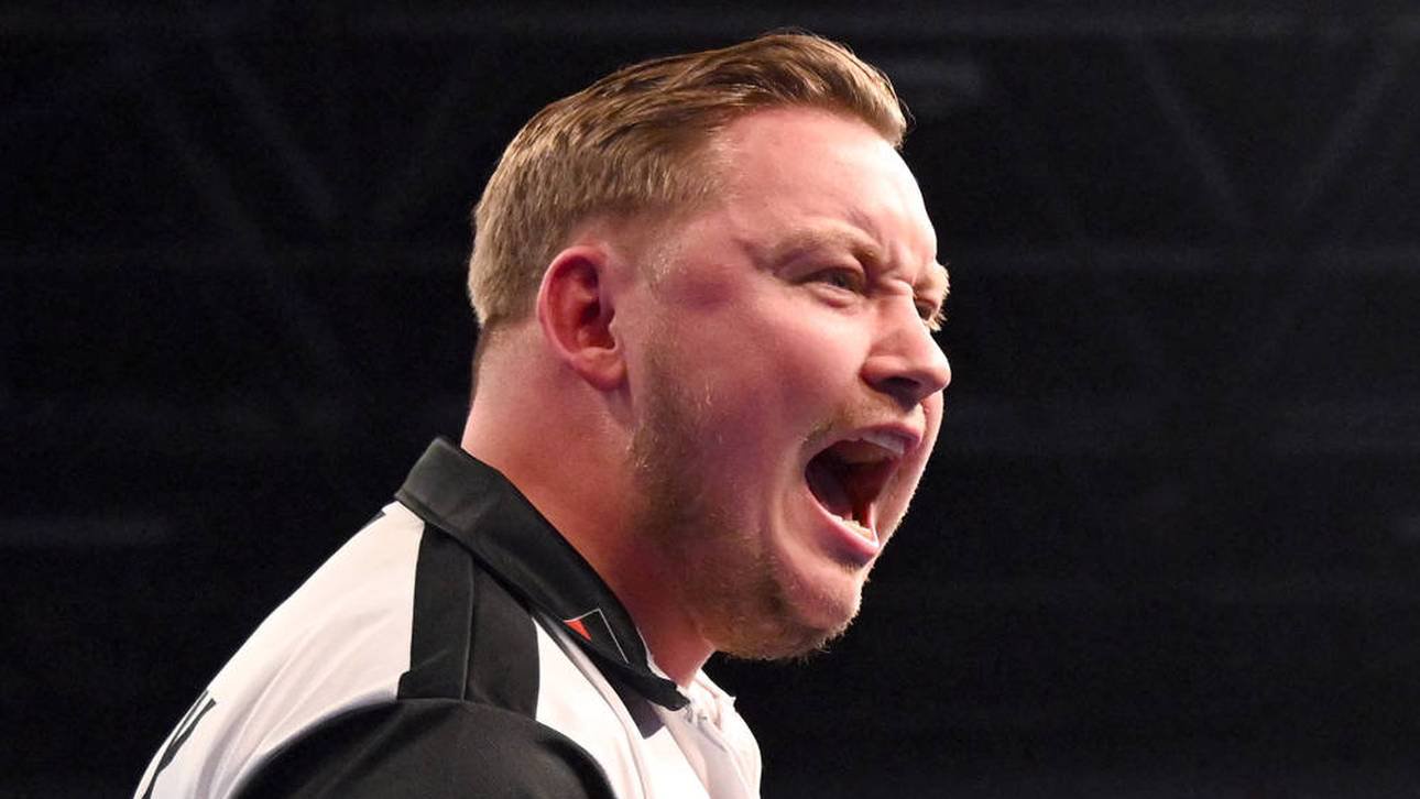 Martin Schindler ist bei der Darts-EM ins Achtelfinale eingezogen