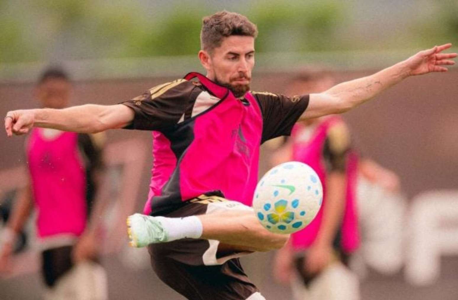 Expulso contra o Santos, Jorginho volta ao Fla após cumprir suspensão –