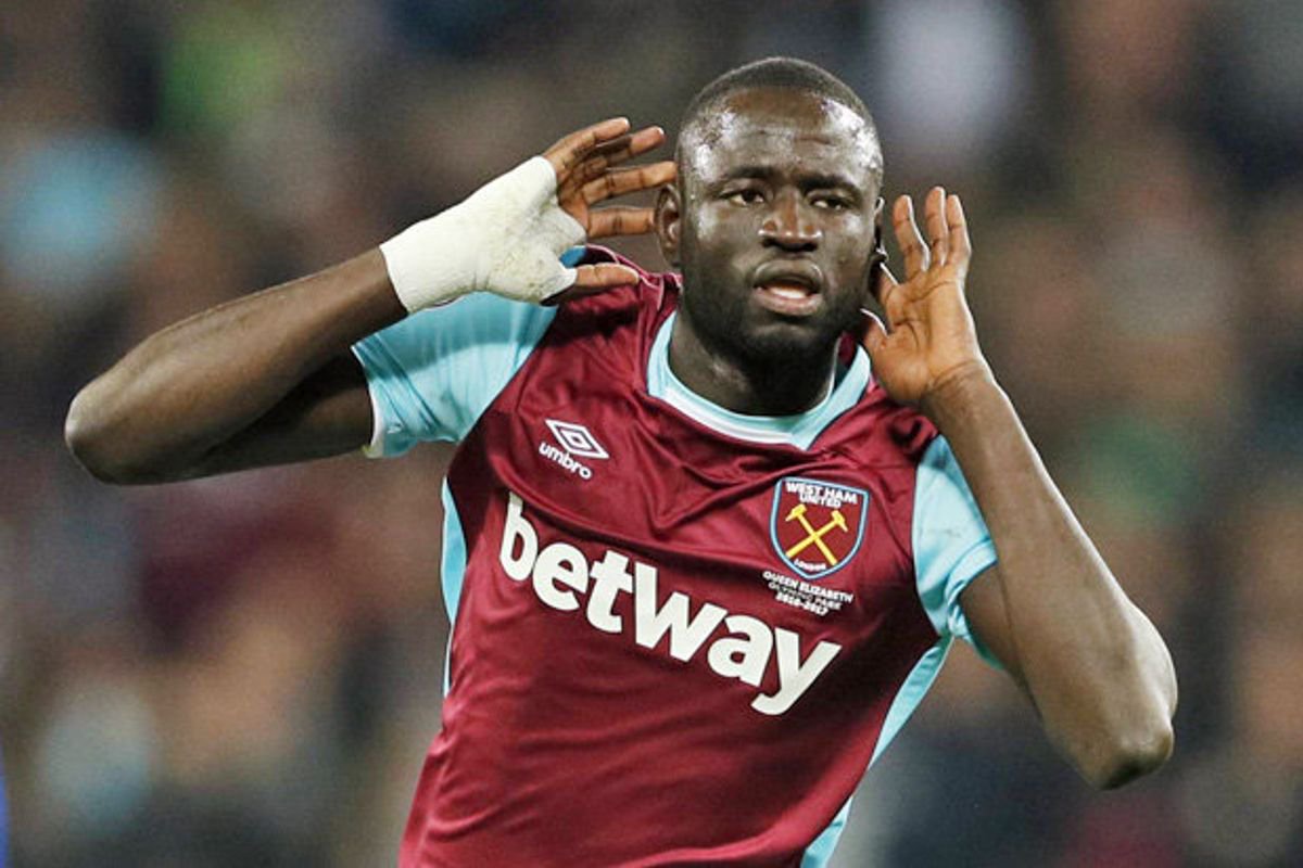 Cheikhou Kouyate celebrates scoring for West Ham