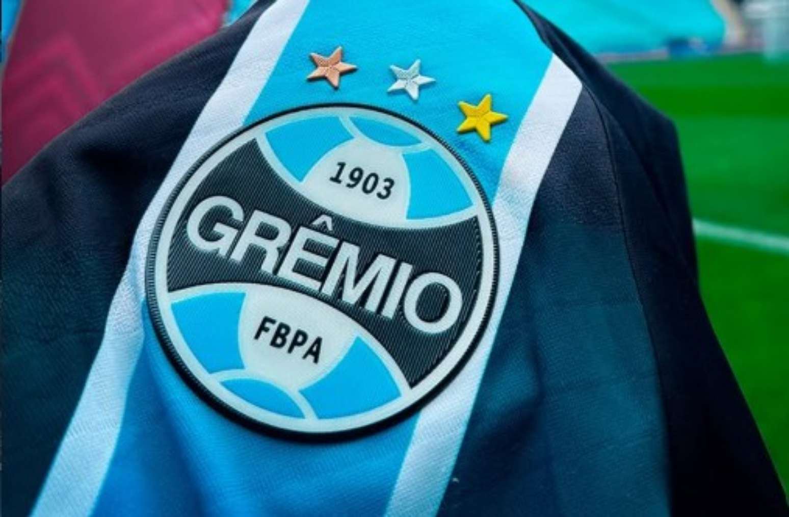 Ex-Grêmio está internado em estado grave após sofrer infarto.
