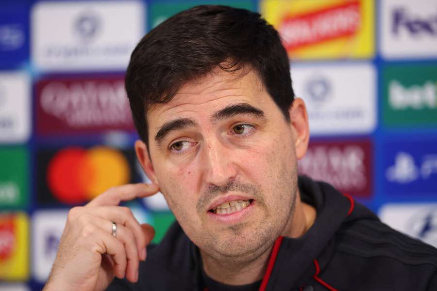 'Let’s see' - Liverpool boss Andoni Iraola responds to links with Mexican wonderkid