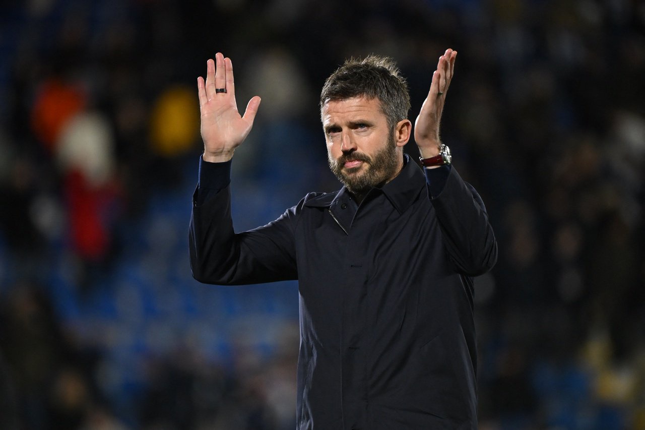 Under pressure: Michael Carrick (AFP/Getty)