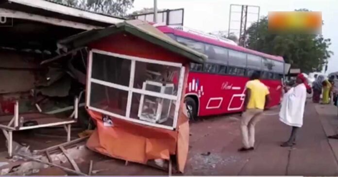 Lucky Passengers from Tamale narrowly escaped death when their bus swerved off the road and collided into a kiosk.