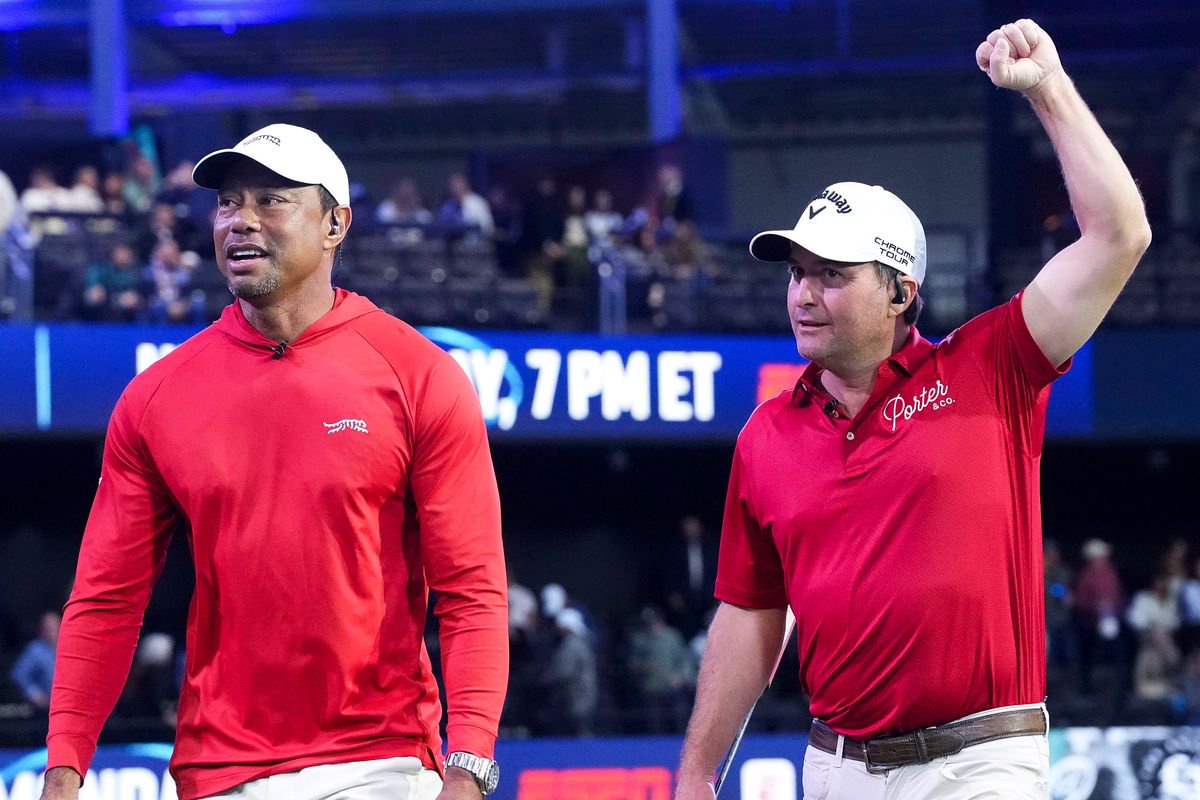Kevin Kisner with Tiger Woods at a TGL match