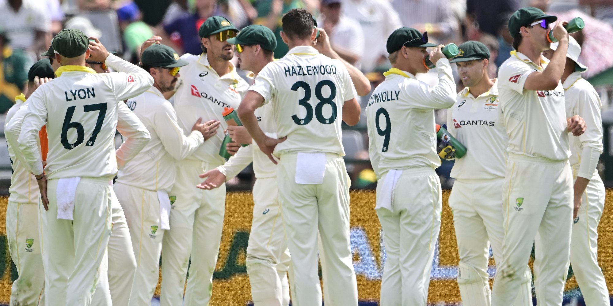 DAY 1: Lyon's late burst swings momentum Australia's way
