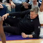 Timberwolves' Chris Finch suffers torn patellar tendon in knee after collision with player
