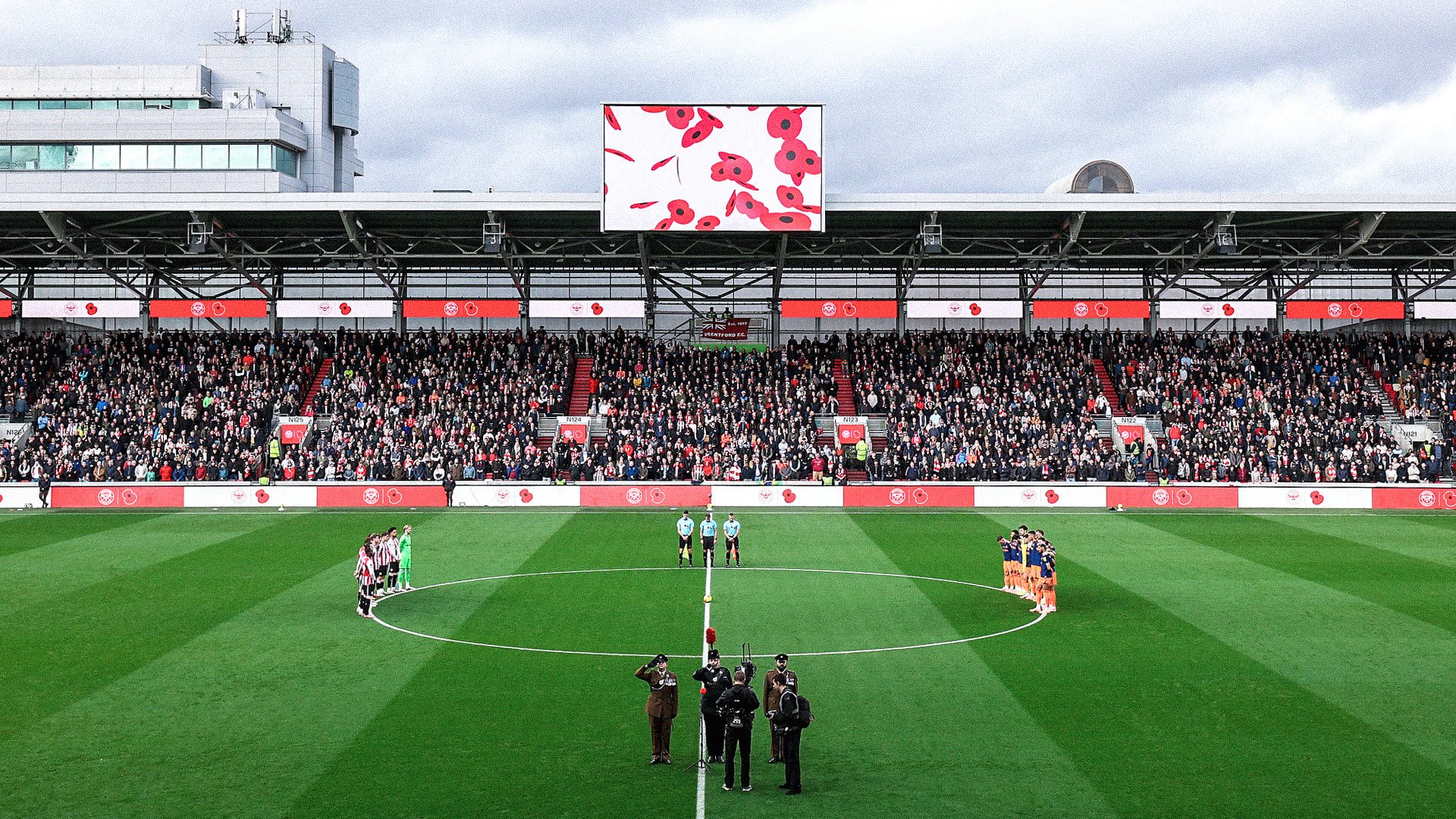 Remembrance on pitch