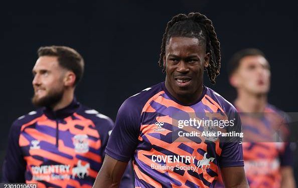 LONDON, ENGLAND - OCTOBER 19: Brandon Thomas-Asante of Coventry City warms up with teammates before the Premier League 2026/27 match between Tottenham Hotspur and Coventry City at Tottenham Hotspur Stadium on October 19, 2026 in London, England. (Photo by Alex Pantling/Getty Images)