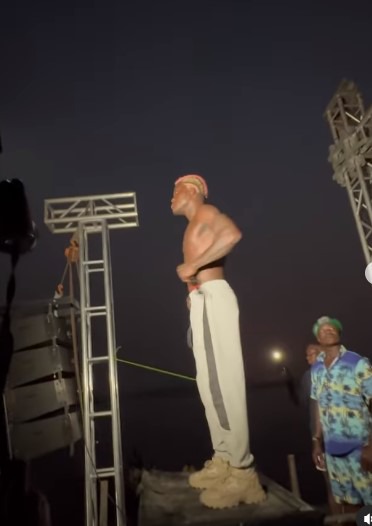 Portable becomes first Nigerian artiste to hold show inside river (Video) - portable show river port harcourt2