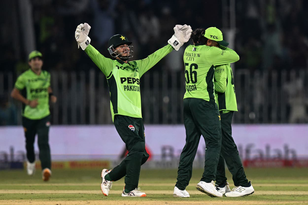 Pakistan picked up a dominant win over England