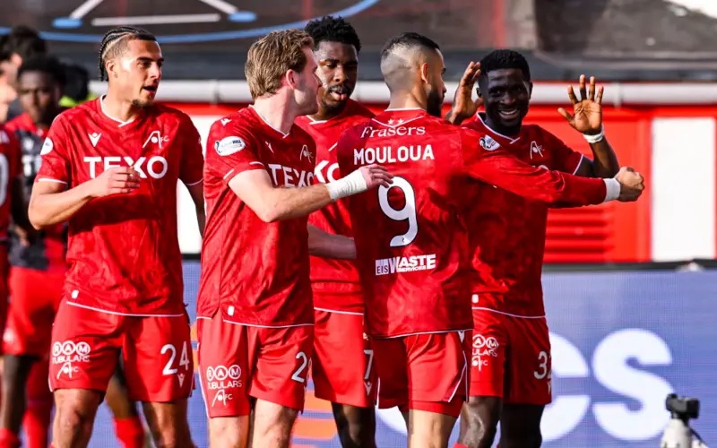 Aberdeen's Ayoub Mouloua (C) celebrates scoring to make it 3-1 with teammates during a William Hill Premiership match between Aberdeen and St. Mirren at Pittodrie Stadium, on October 17, 2026, in Aberdeen, Scotland.