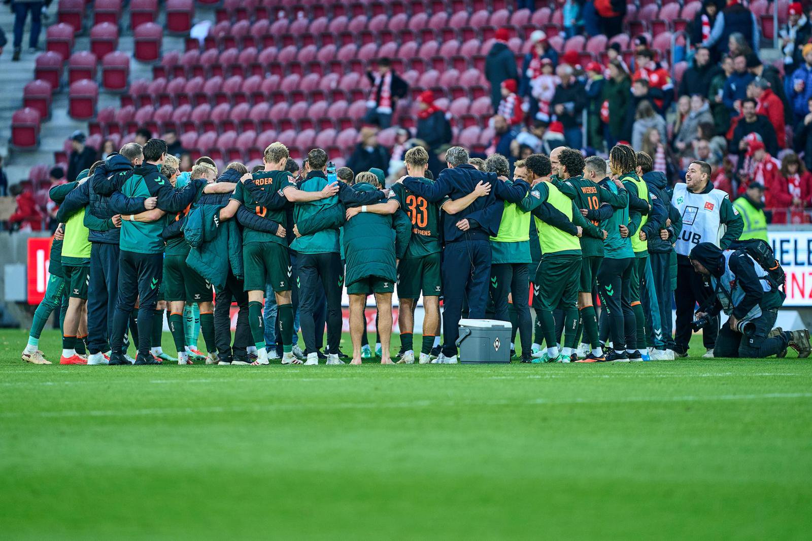 Werder Bremen hat gegen den 1. FSV Mainz 05 knapp mit 3:2 (1:2) gewonnen. Wer war Euer „Werder-Spieler des Spiels“? Stimmt jetzt ab!