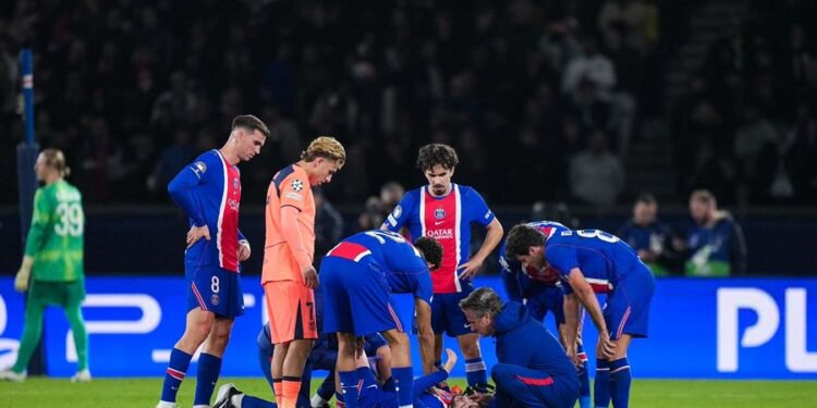 Barcelona Star Forced Off With Injury During 4-2 PSG Defeat