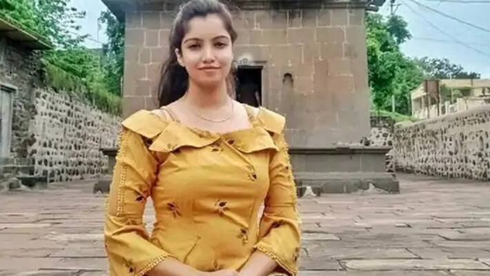 indore news policemans engineer and Businessman cheated  shooting  national player girl for name of investment kpr