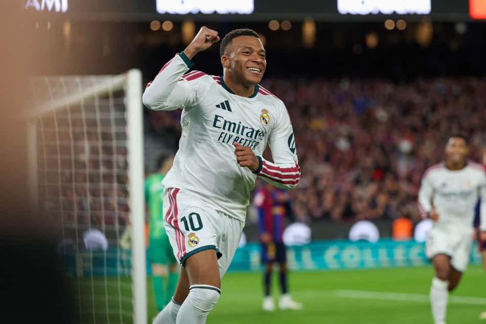 Mbappé celebra gol sobre o Barcelona