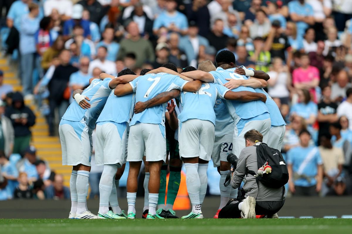 Manchester City players huddle before the Premier League 2026/27 match between City and Sunderland at Etihad Stadium