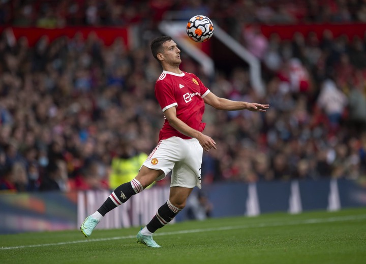Diogo Dalot set to stay at Manchester United for the 2021/22 season