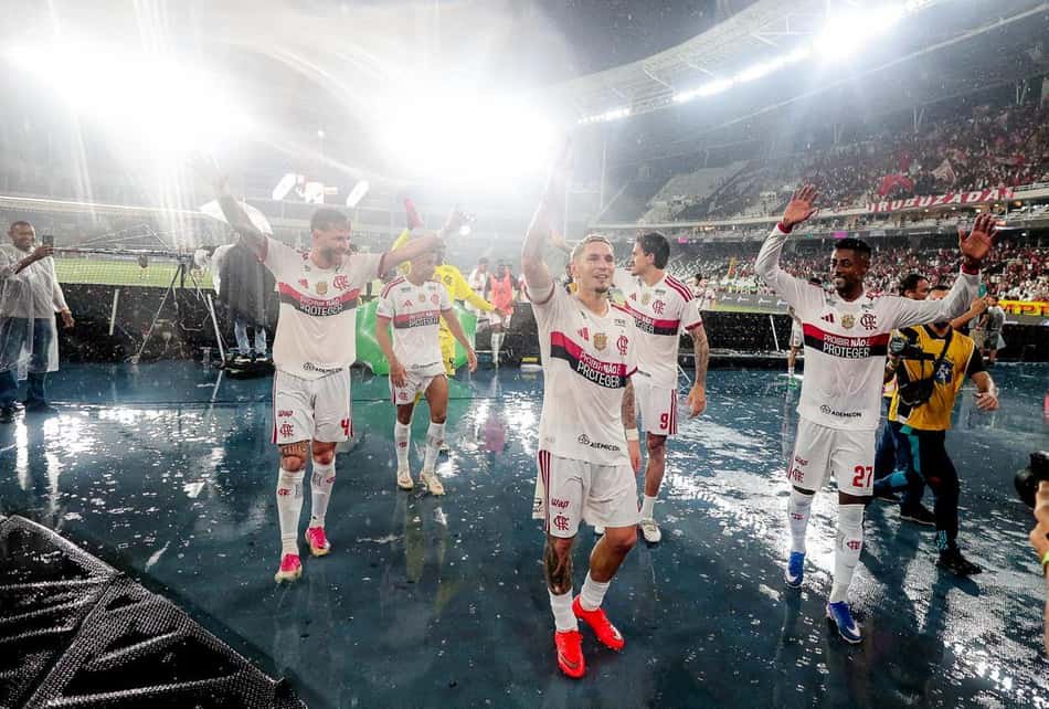 Jogadores do Flamengo após a vitória contra o Vasco