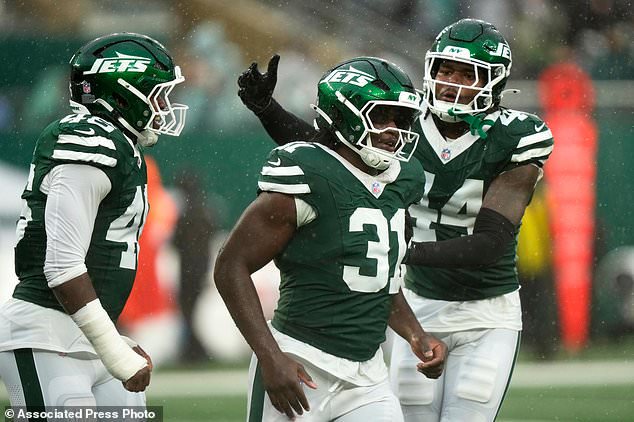 New York Jets linebacker David Bailey (31) celebrates with teammate linebacker Jamien Sherwood (44) after a sack during the second half of an NFL football game against the Cleveland Browns, Sunday, Oct. 11, 2026, in East Rutherford, N.J. (AP Photo/Seth Wenig)