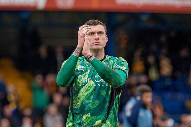 Mansfield goalkeeper Liam Roberts applauds spectators