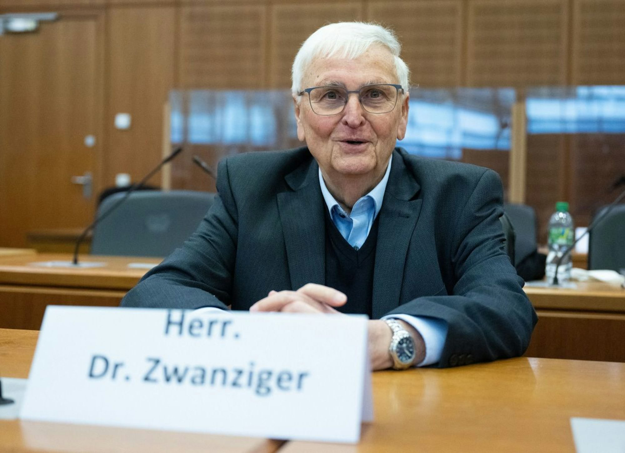 Theo Zwanziger war einer der Angeklagten im sogenannten „Sommermärchen“-Prozess. Nun zwingt ihn der DFB erneut vor Gericht,