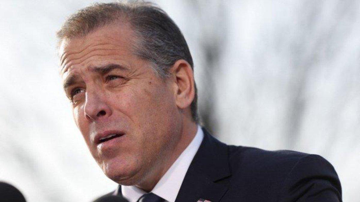 Putra Presiden AS Joe Biden, Hunter Biden, berbicara kepada wartawan di luar US Capitol pada 13 Desember 2023 di Washington, DC.