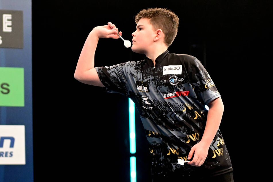 Jayden Walker (14) könnte der nächste große Start auf der Darts-Bühne werden.