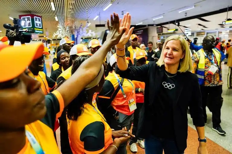 Coventry arrives at Dakar Airport; Image courtesy of IOC and Greg Martin