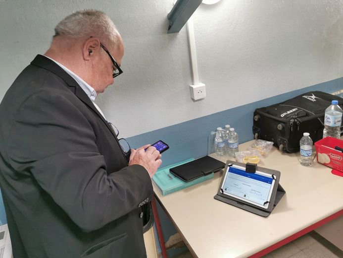 Didier Rouaix vérifie que tous les acteurs du match renseignés sur la feuille de match informatique ont tous les bonnes validations. 