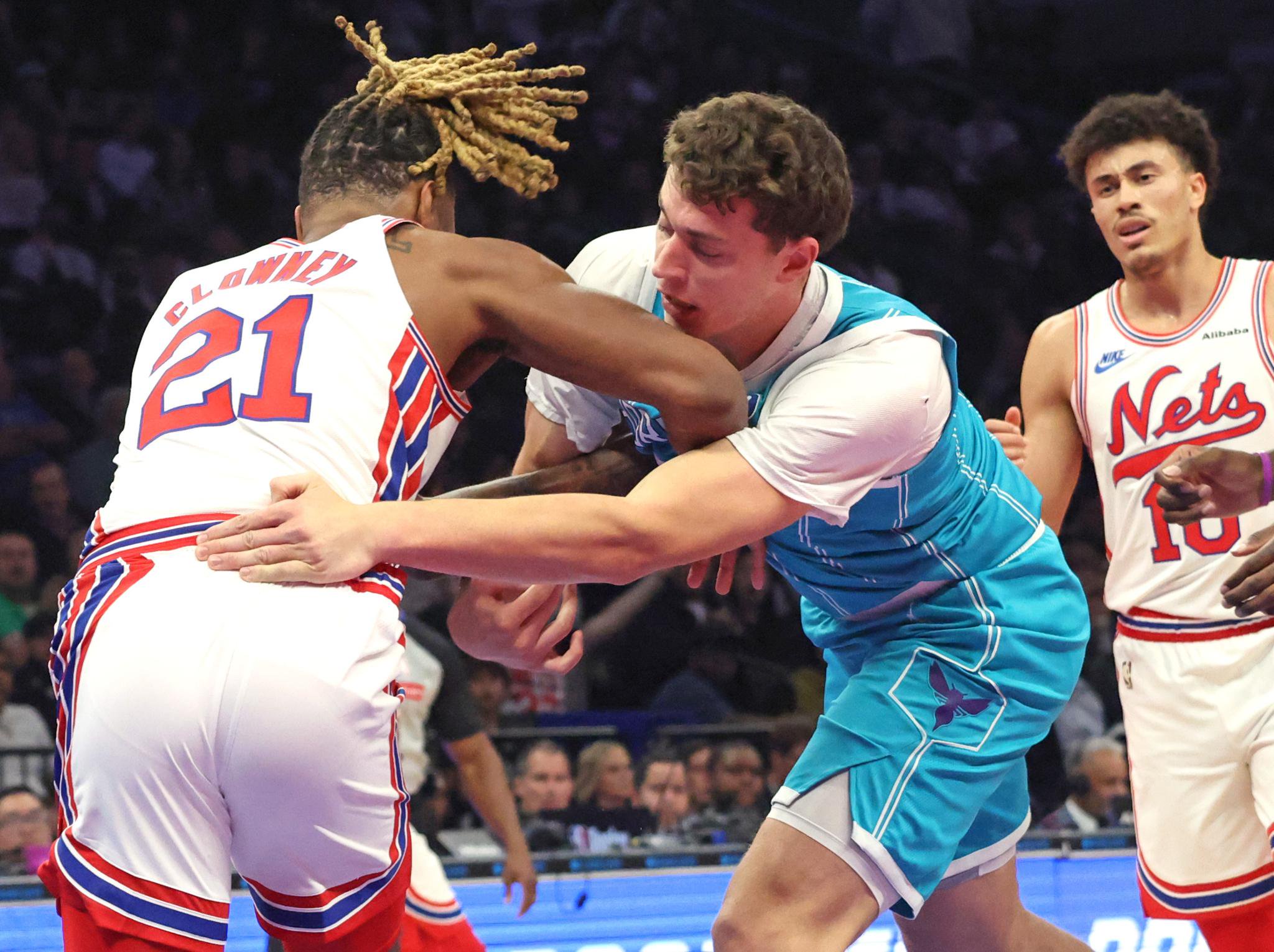 Noah Clowney (left) and Ryan Kalkbrenne scuffle during the second quarter of the Nets' season-opening loss to the Hornets. 