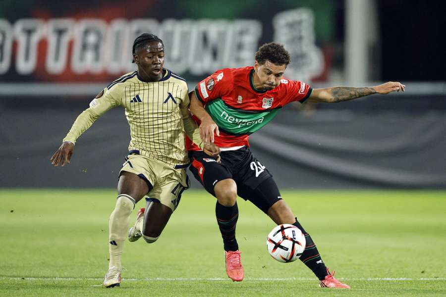 NEC's Deveron Fonville (R) battles with David Kusso of Levski Sofia
