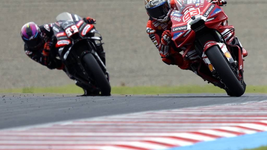 Das Bild täuscht: Marc Marquez (rechts) liegt in der WM-Wertung noch hinter Jorge Martin