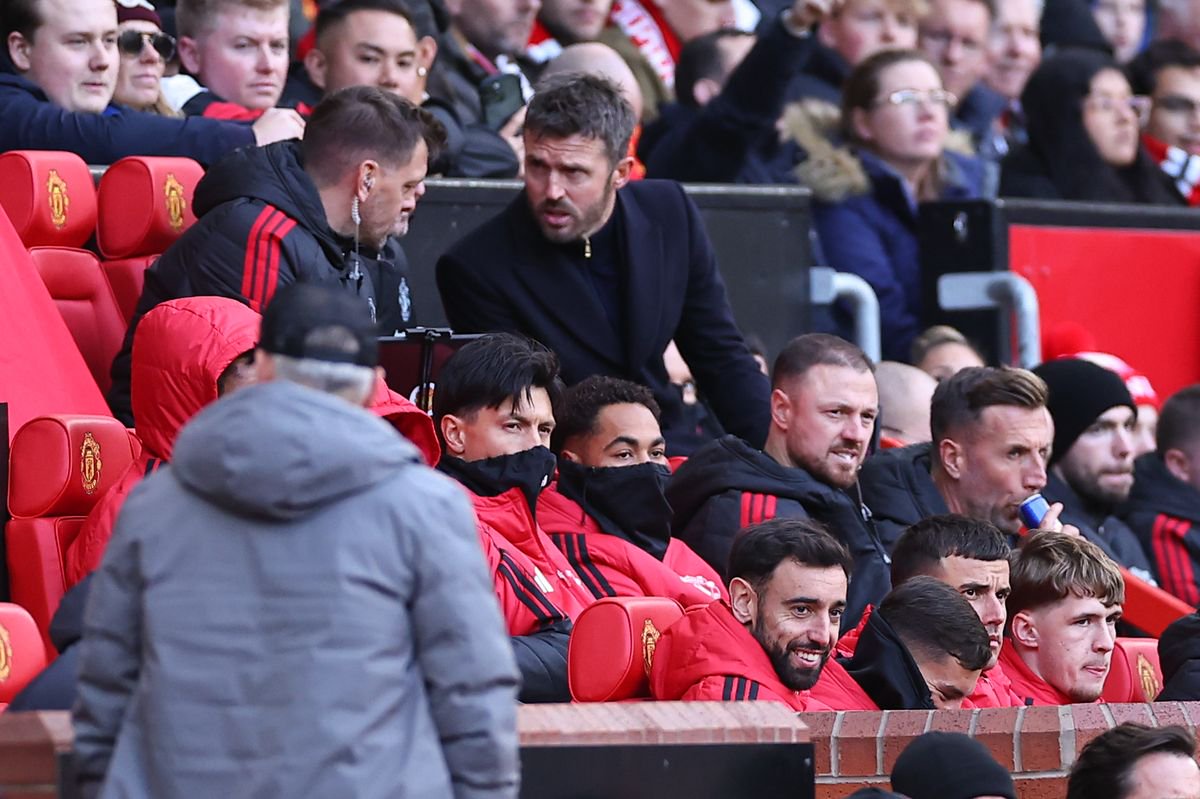Michael Carrick and Bruno Fernandes 
