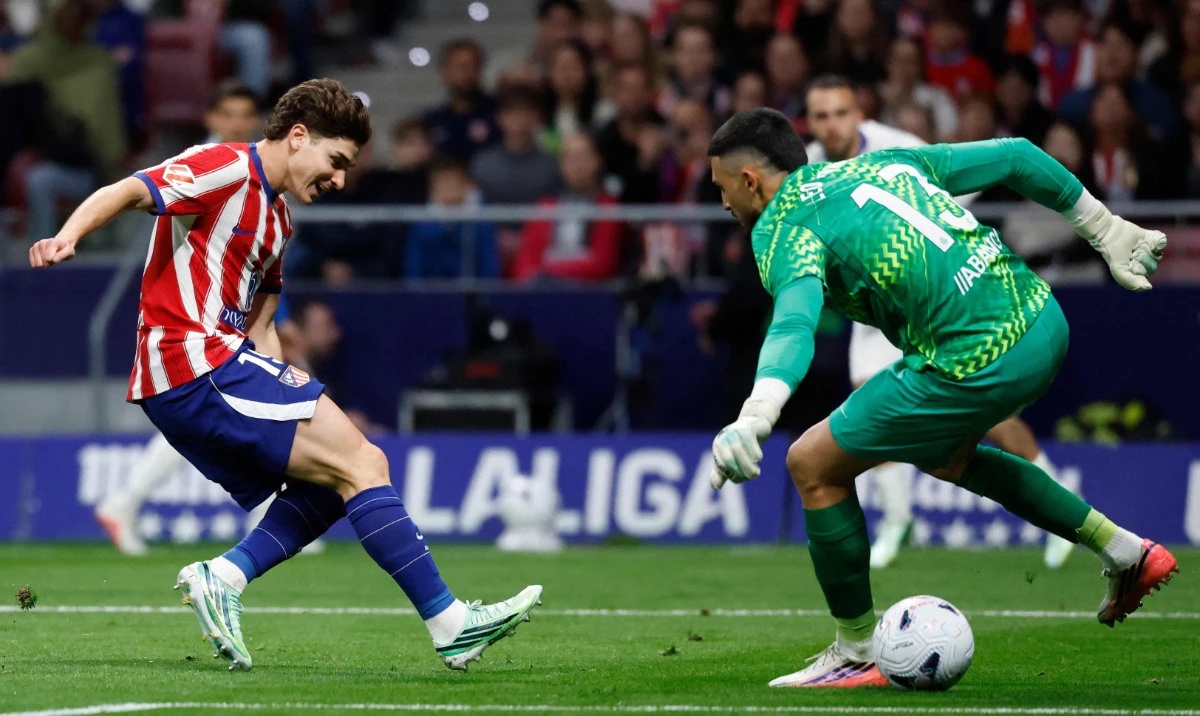 Atletico Madrid's Argentine forward #19 Julian Alvarez (L) attempts to score during the Spanish league football match between Club Atletico de Madrid and RC Deportivo de la Coruna at Metropolitano Stadium in Madrid on October 24, 2026. (AFP)