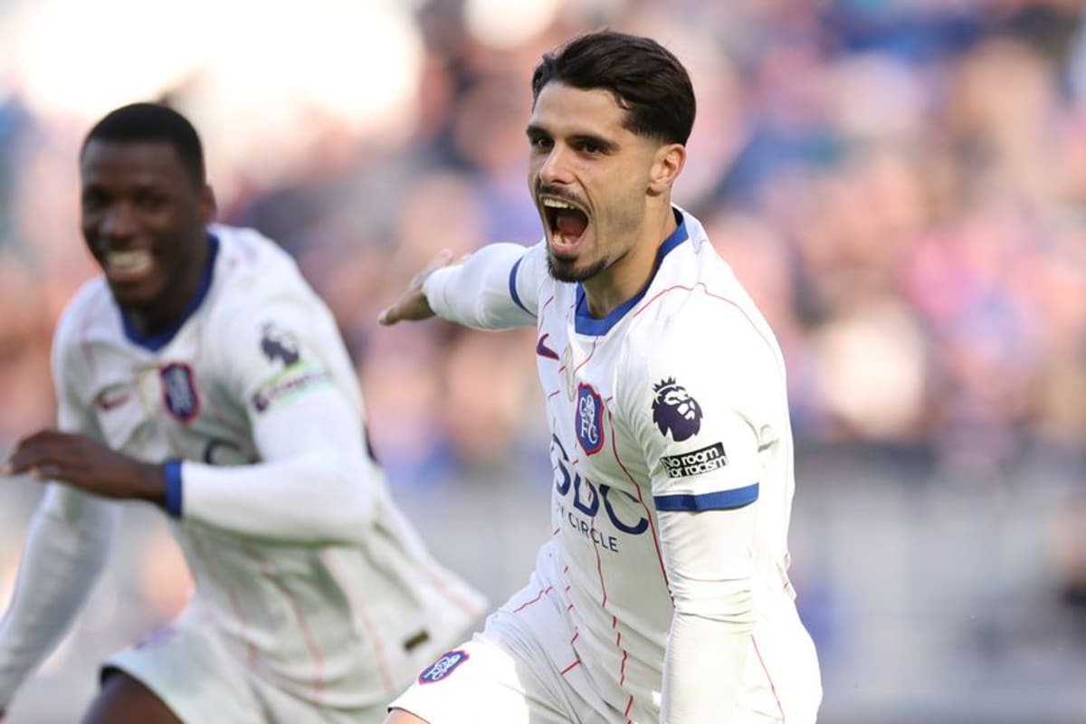 Pedro Neto of Chelsea celebrates scoring his team’s first goal during the Premier League 2026/27 match between Everton and Chelsea FC at Hill Dickinson Stadium on October 17, 2026 in Liverpool, England