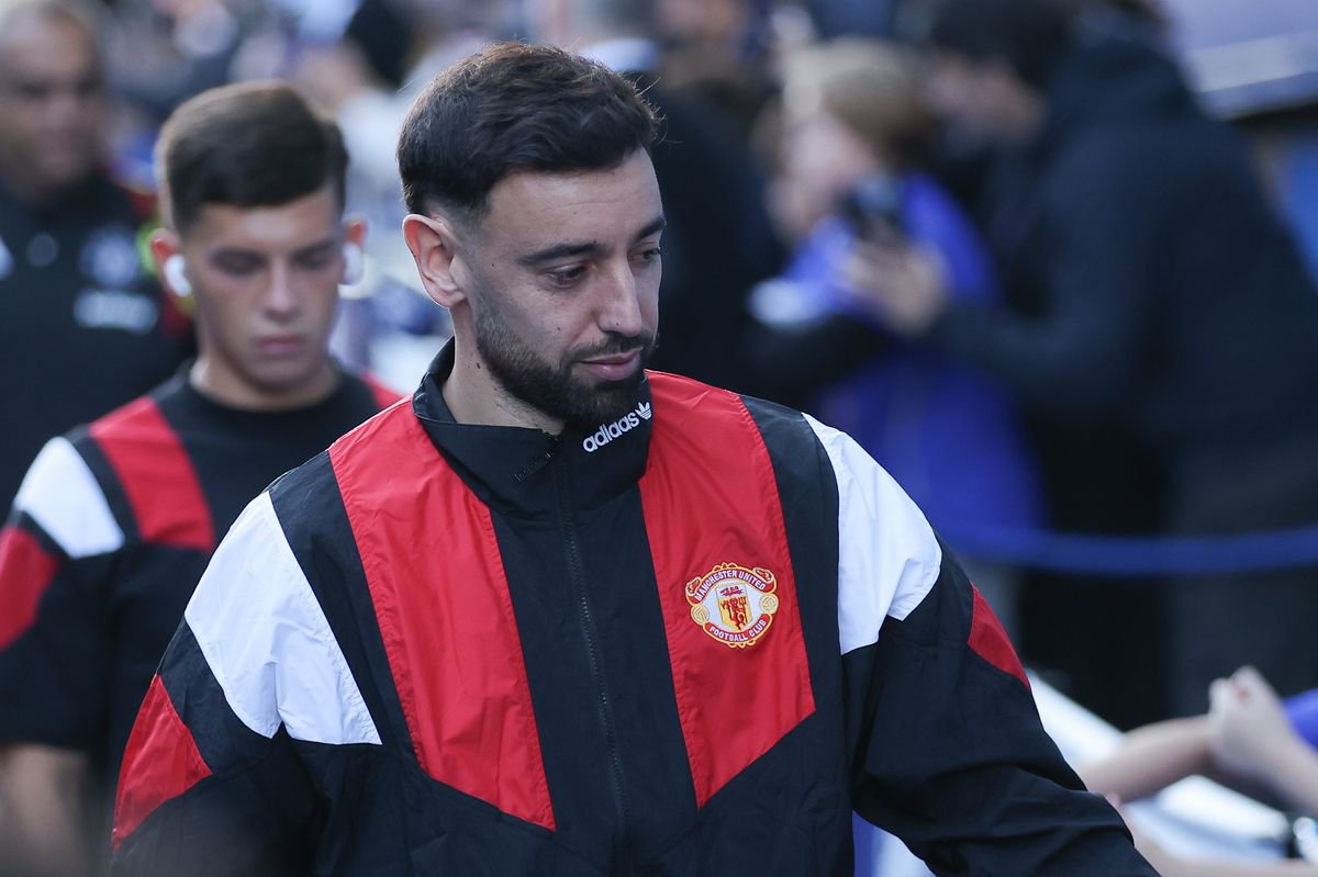 Bruno Fernandes starts for Manchester United against Chelsea at Stamford Bridge