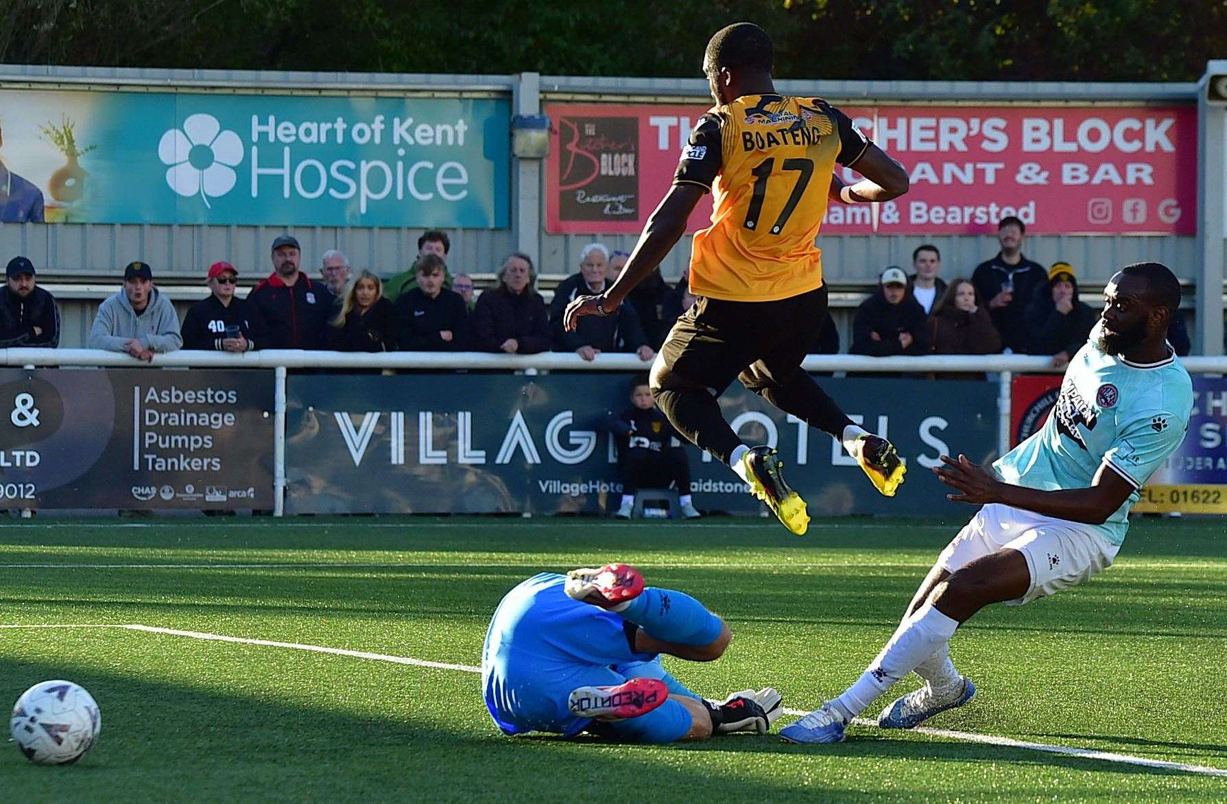 Nana Boateng skips over Maidenhead keeper Jordi van Stappershoef. Picture: Steve Terrell