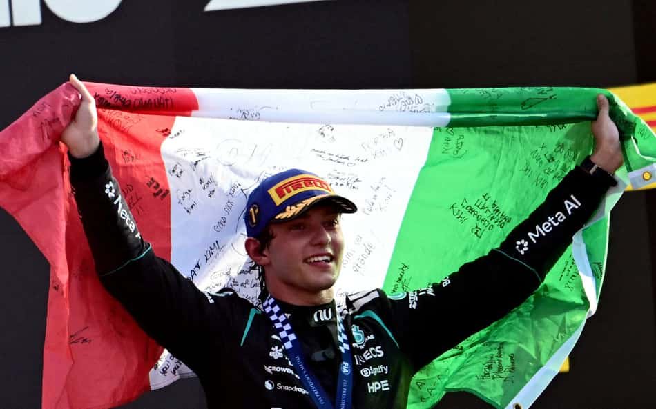 Kimi Antonelli comemora vitória no GP da Itália pela F1 2026