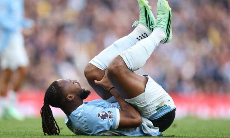 • Antoine Semenyo holding his knee during Saturday's game