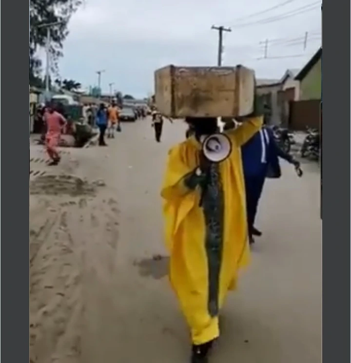 8acf8a69e89d43c8bc7bd9287fb29562?quality=uhq&format=webp&resize=720 Massive Uproar As a Pastor Spotted In The Streets Carrying Coffin -[SEE PHOTOS]