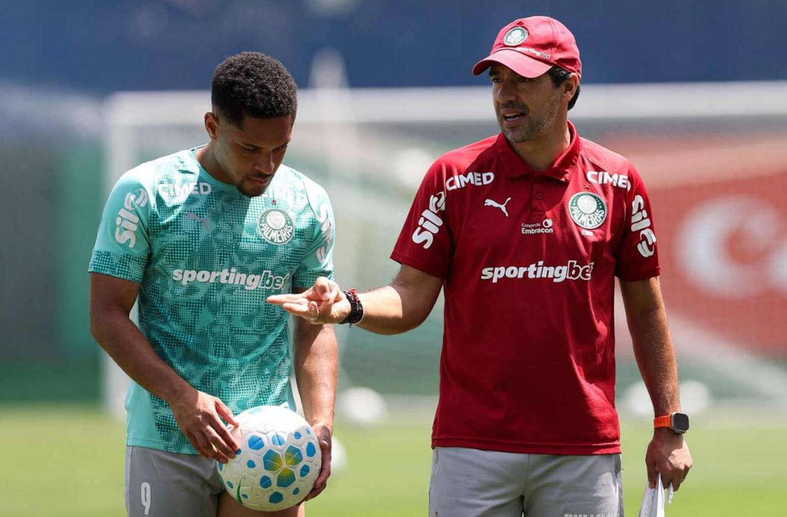 Vitor Roque durante atividade na Academia de Futebol –