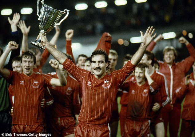 Willie Miller lifts the Cup Winners' Cup trophy for Aberdeen in 1983