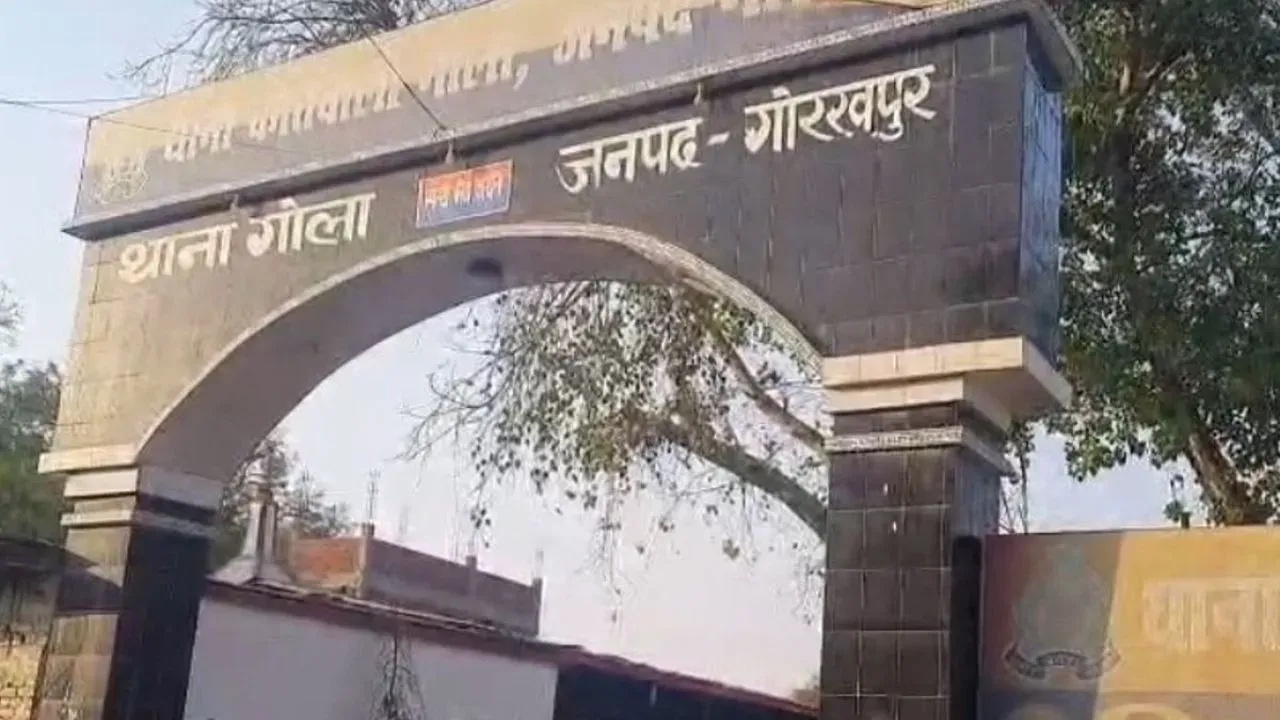 ‘मेरे साथ संबंध बनाओ, पूरा खर्च मैं उठाऊंगा’… छात्रा की आपबीती सुनकर सन्न रह गया परिवार, 4 महीने के शोषण का आरोप